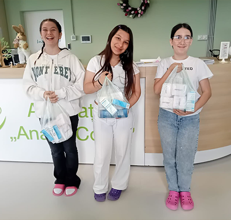 Enroush a donat 100.000 de absorbante 
