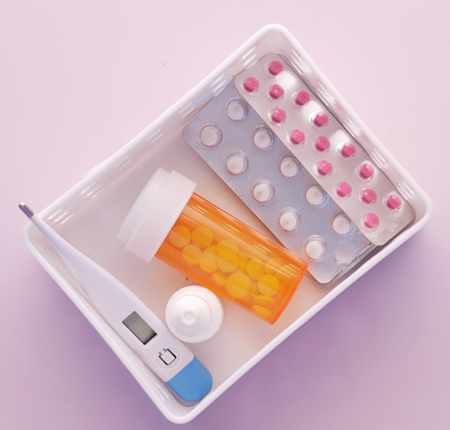 Ce este inelul contraceptiv, cum funcționează, cum și când se pune, cât de eficient este, avantaje, dezavantaje, efecte adverse și contraindicații.