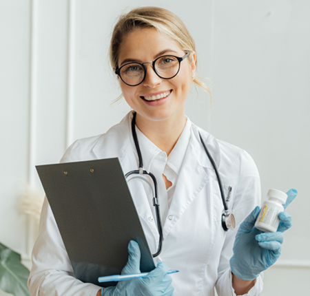 DHEA (dehidroepiandrosteron): ce este, ce rol are la femei, valori normale pe vârste, ce înseamnă DHEA-S mărit sau scăzut și când merită să faci analiza.