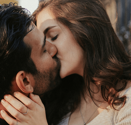 Petting ➔ Ce inseamna ➔ Tipuri ➔ Light petting si heavy petting ➔ Beneficiile peetingului