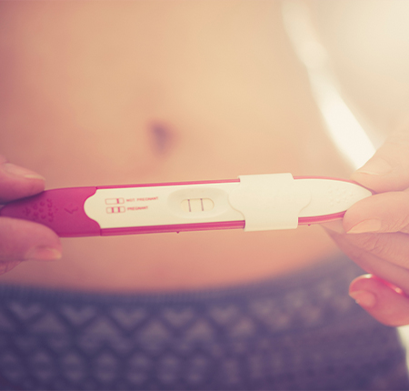 Dupa cat timp apar primele semne ale sarcinii ➤ Cum stii ca esti insarcinata ➤ Cand trebuie sa faci testul de sarcina & sa mergi la medic ➤ Afla aici!